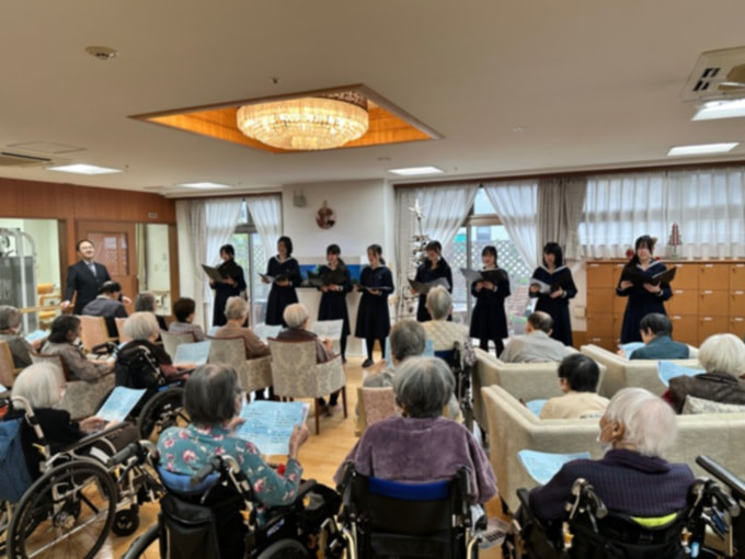 【コーラス部】　施設訪問演奏