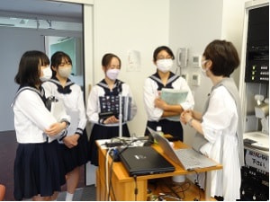 【高1】日本テレビによる出前授業~「情報のタネの見つけ方」